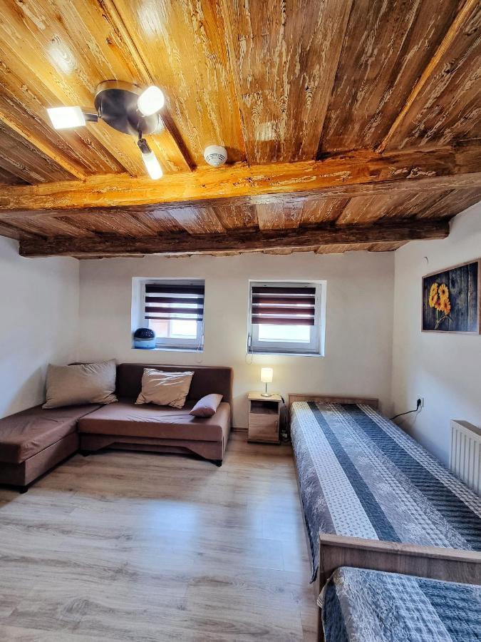 Апартаменты Gyongy Apartmanhazak Дьёндьёш Экстерьер фото
